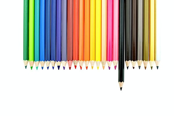 Quelle est la signification des couleurs dans les œuvres d'art aborigène australien ?