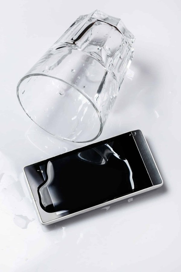 Iphone tombé dans l'eau : 5 conseils clés
